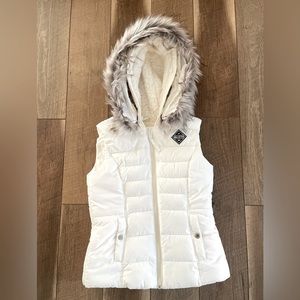 Hollister White Puffer Vest Size XS 0-2 Like New